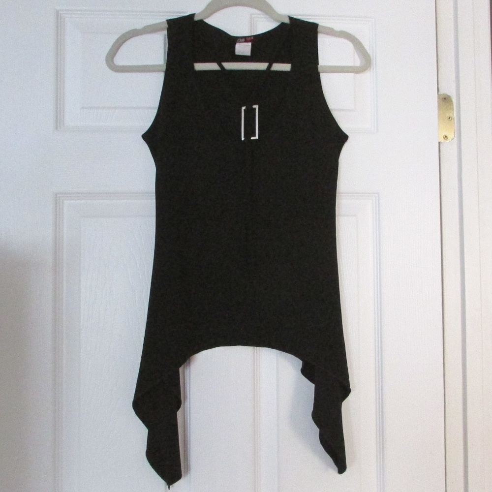 4/$20 🌸 Black Sleeveless Top w/ Silver Accessory